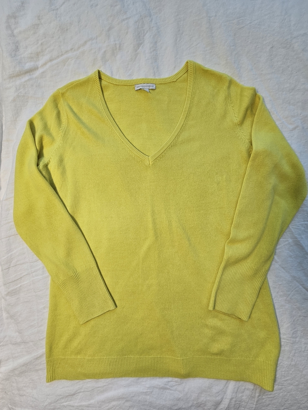 New York & Company Lemon Yellow V-Neck Women's Sweater Size XL - Picture 2 of 7